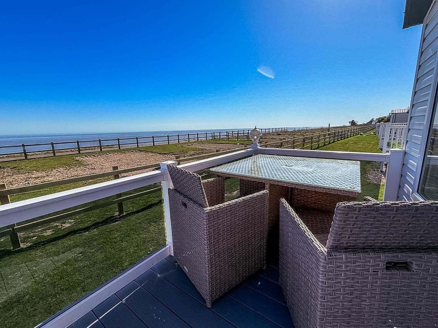 Stunning 6 Berth Lodge With Full Sea Views In Suffolk Ref 68007Cr لوستوفت المظهر الخارجي الصورة